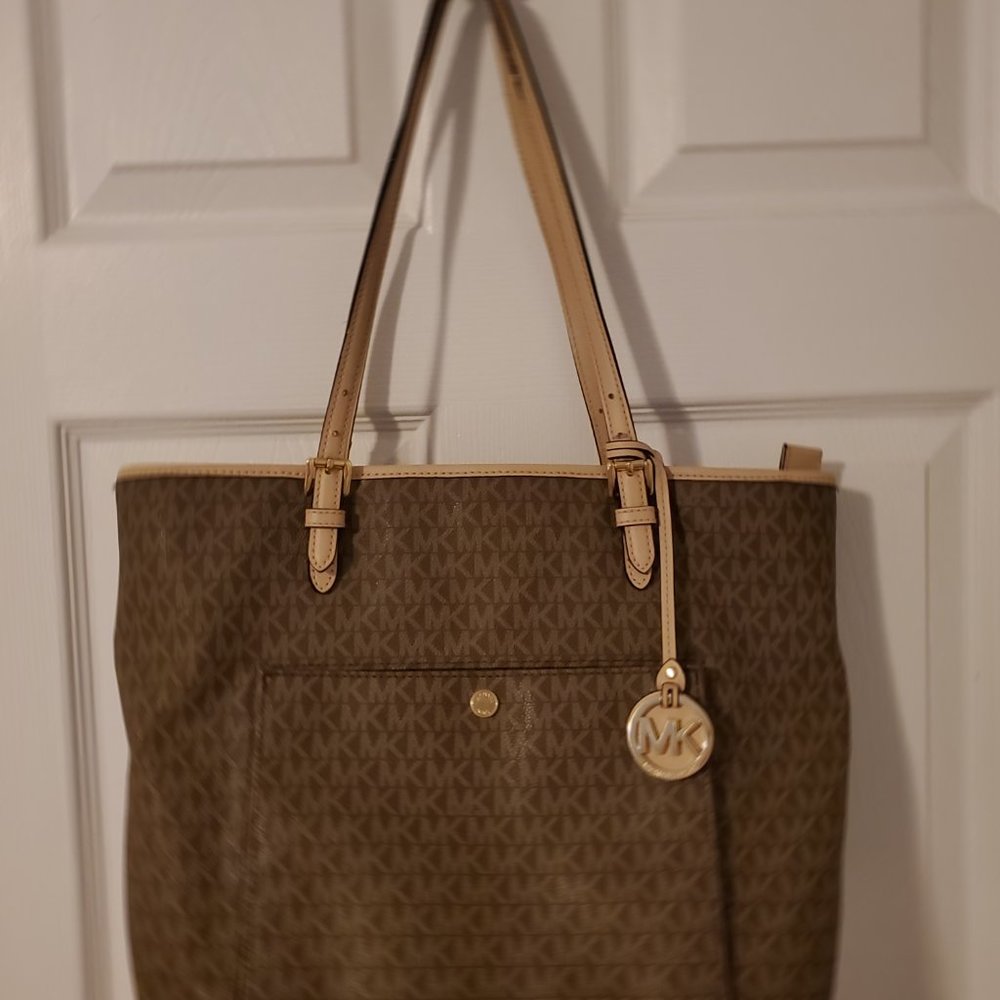 Michael Kors Jet Set Mocha Large Snap Pocket Tote